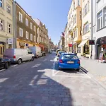 Modern One Bedroom In By Renters Daire Poznan