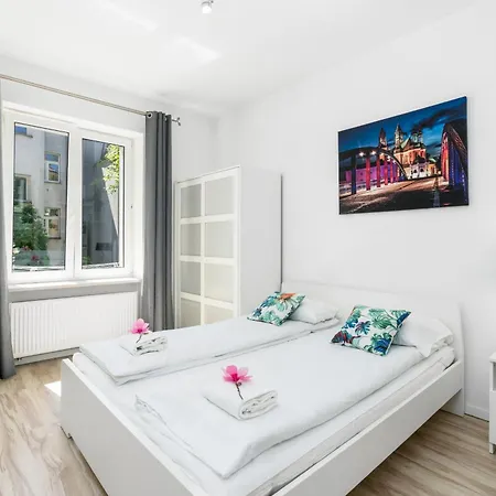 Modern One Bedroom In By Renters Poznaň