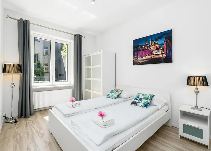 Modern One Bedroom In By Renters 波兹南