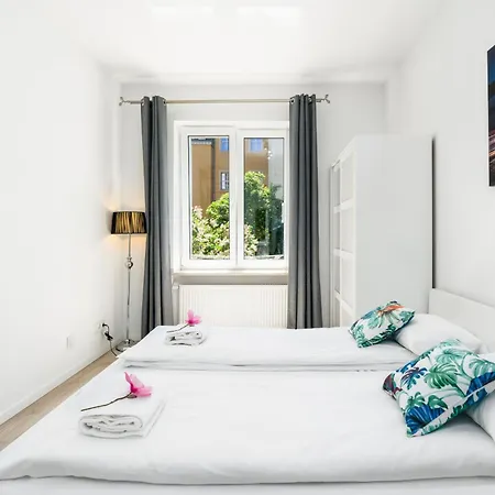 Modern One Bedroom In By Renters * Poznań